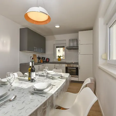 Stanko 2367 Apartamento Pula