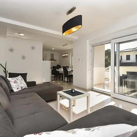 Apartamento Stanko 2367 Pula