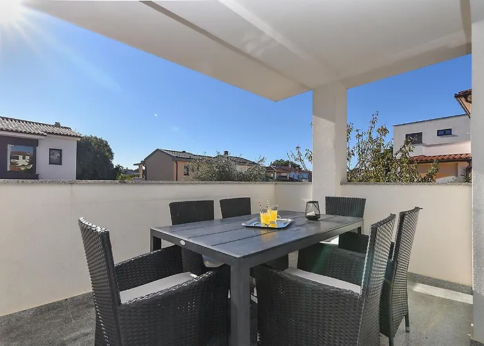 Stanko 2367 아파트 풀라