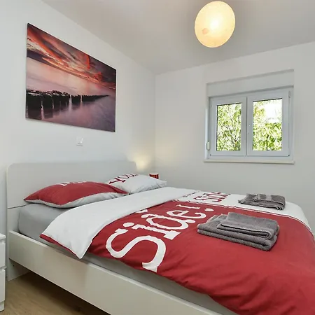 Stanko 2367 Apartman Póla