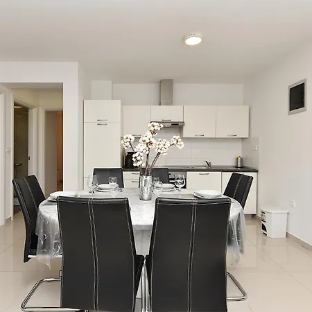 Stanko 2367 Apartman Póla